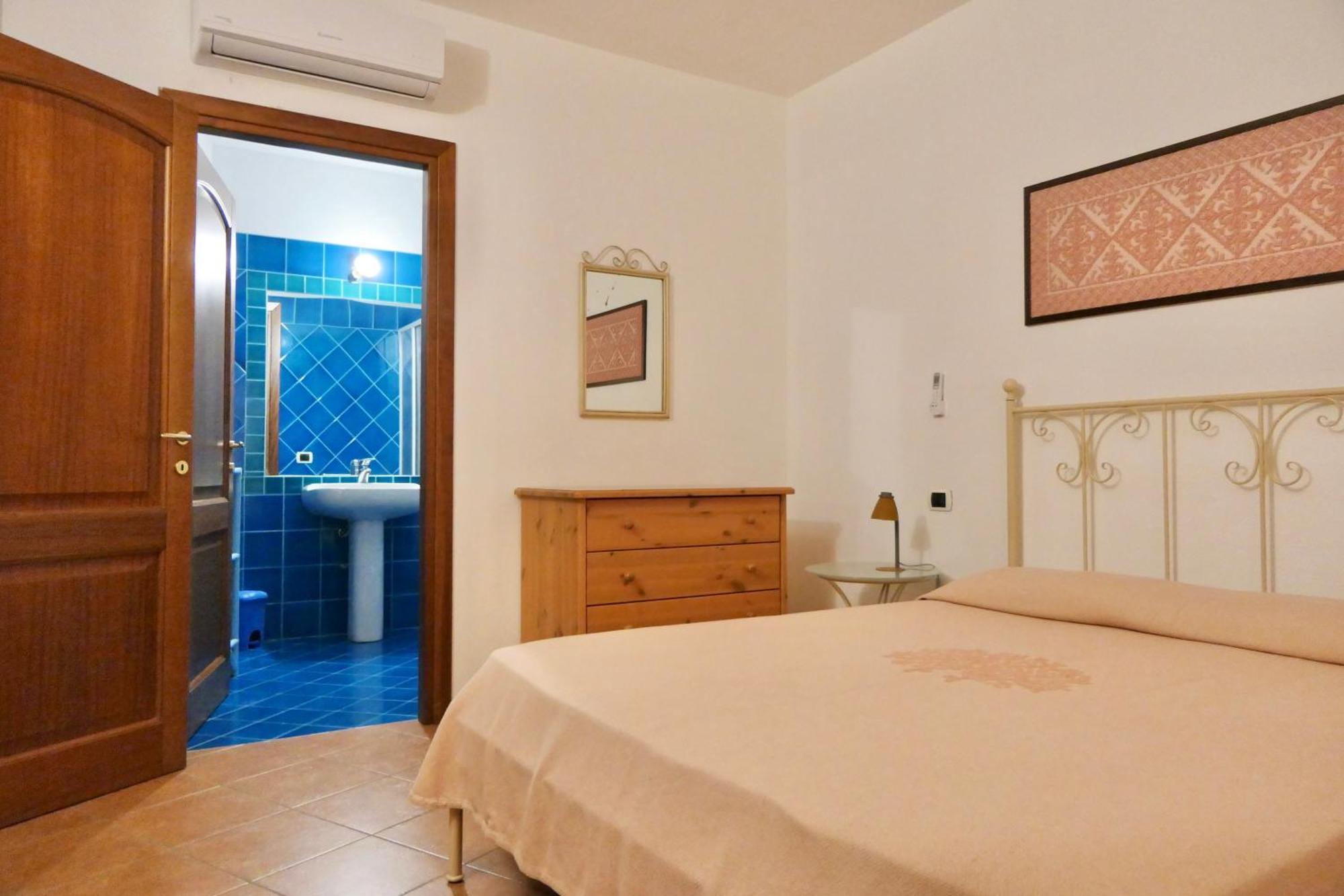 Residence With Private Beach In Marinella 马里内拉 外观 照片